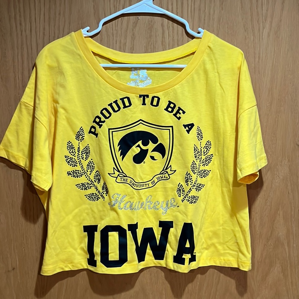 Womens cropped Iowa Hawkeye tshirt, medium